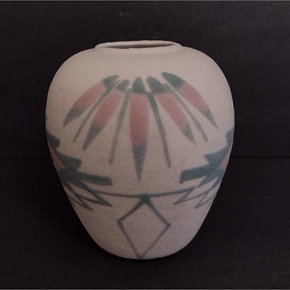 Vintage 1980s Navajo Native American Sand Art Vase Signed Aztec Design 5.5" - Picture 4 of 7